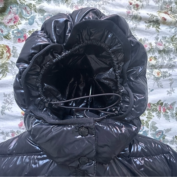 *NEAR NEW* Women's Moncler Moka || Size 4 - Picture 11 of 14